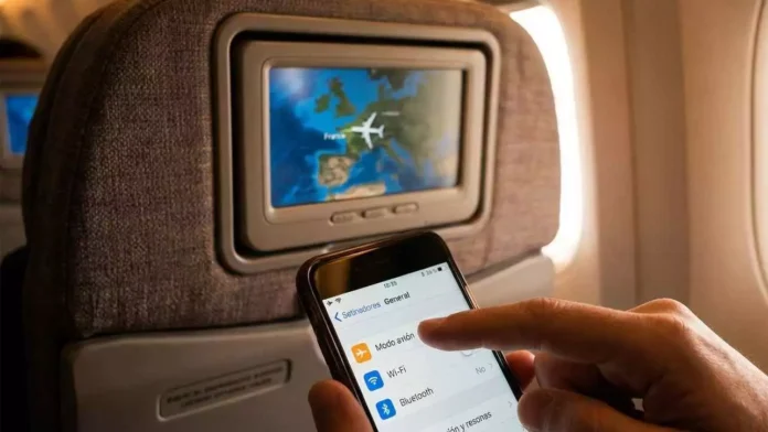 ¿El fin del modo avión? Europa permitirá el uso de datos y llamadas durante el vuelo